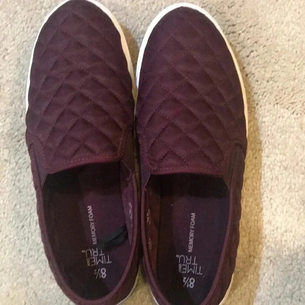 Time and Tru Women's Quilted Slip-On Shoes - Burgundy